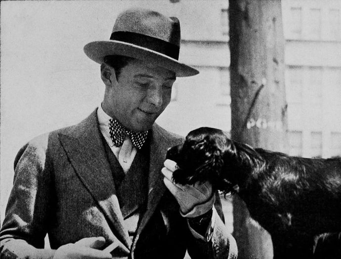 Rudolph_Valentino_with_a_Cocker_Spaniel_-_Valentino_As_I_Knew_Him.jpg